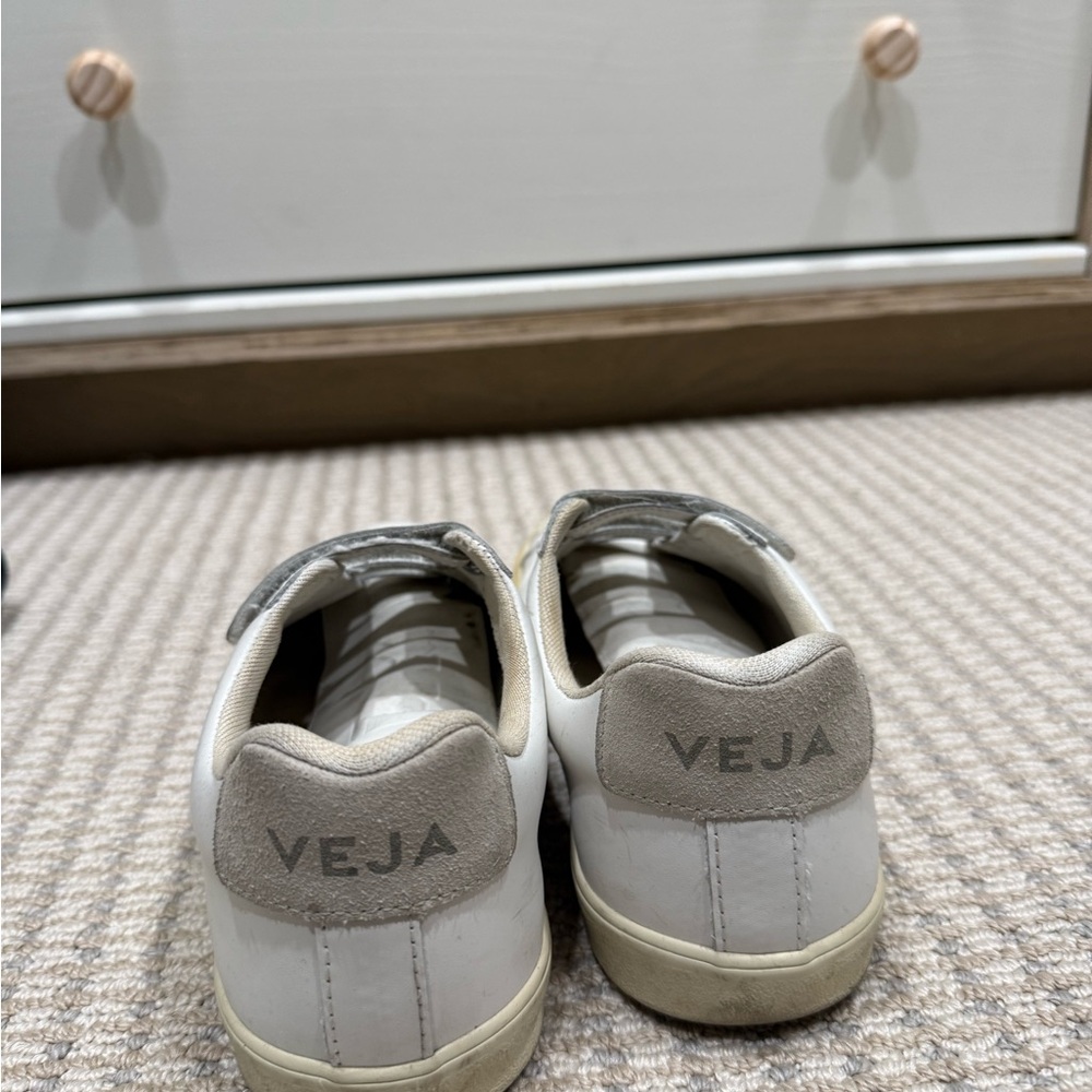 Veja  White Sneakers